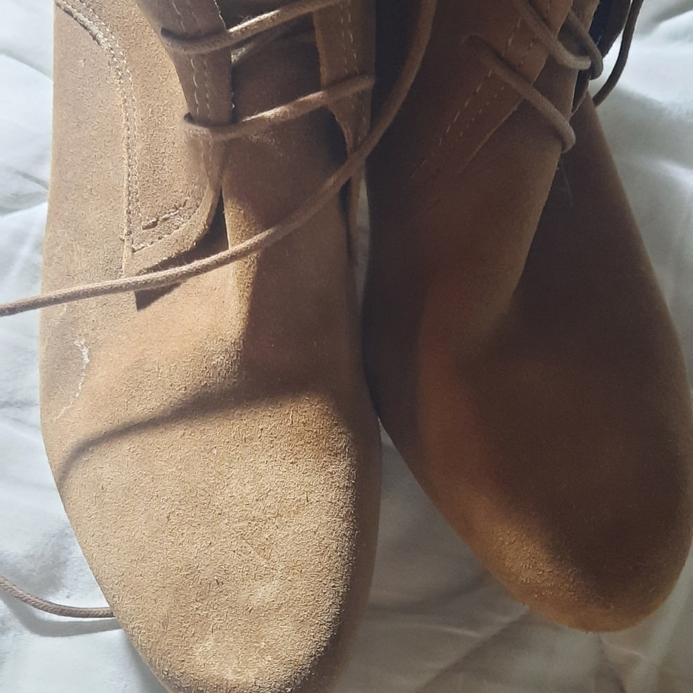 Boots - Picture 3 of 5